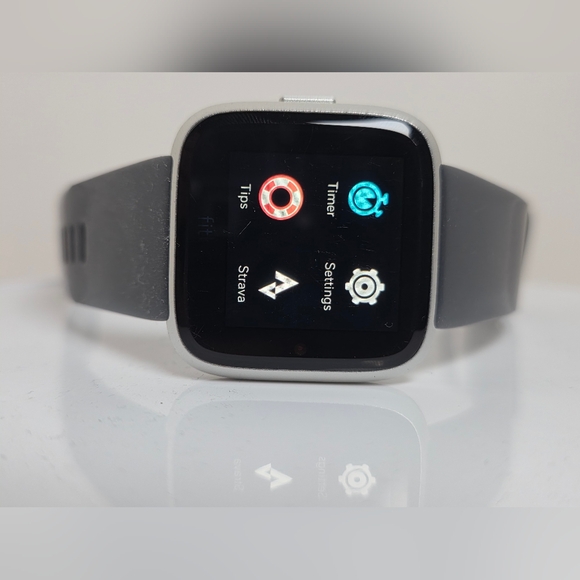 Fitbit Versa Lite Edition Smartwatch - Black - Used/Complete - Picture 9 of 14